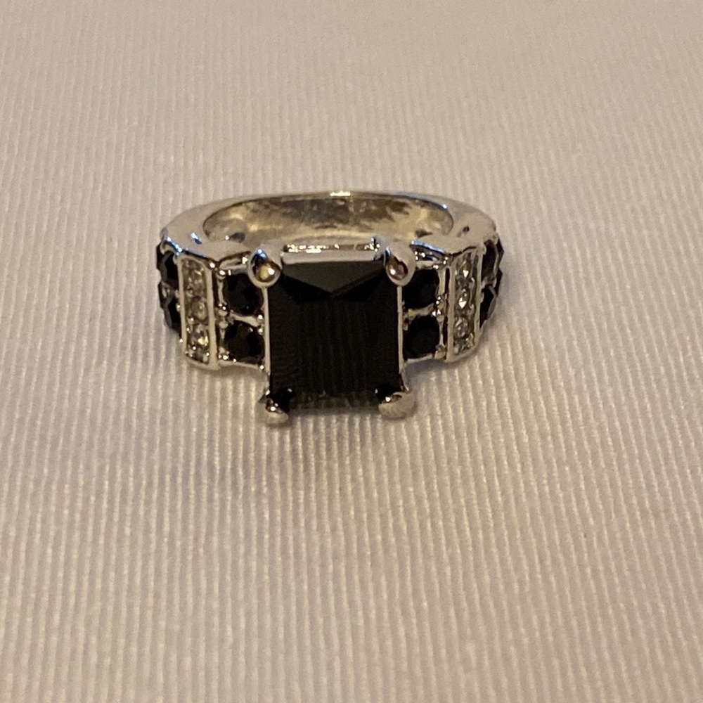 Silver Tone Black Gem Ring, Size 6 - Picture 5 of 5